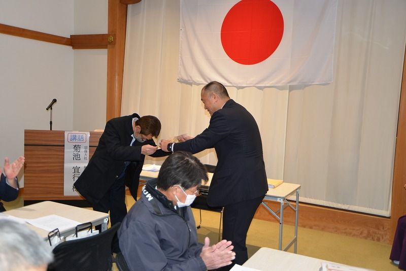 社員表彰(今年は3名)