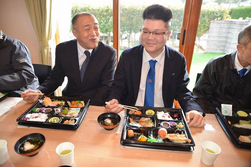お弁当食べました(やまえ水産様)
