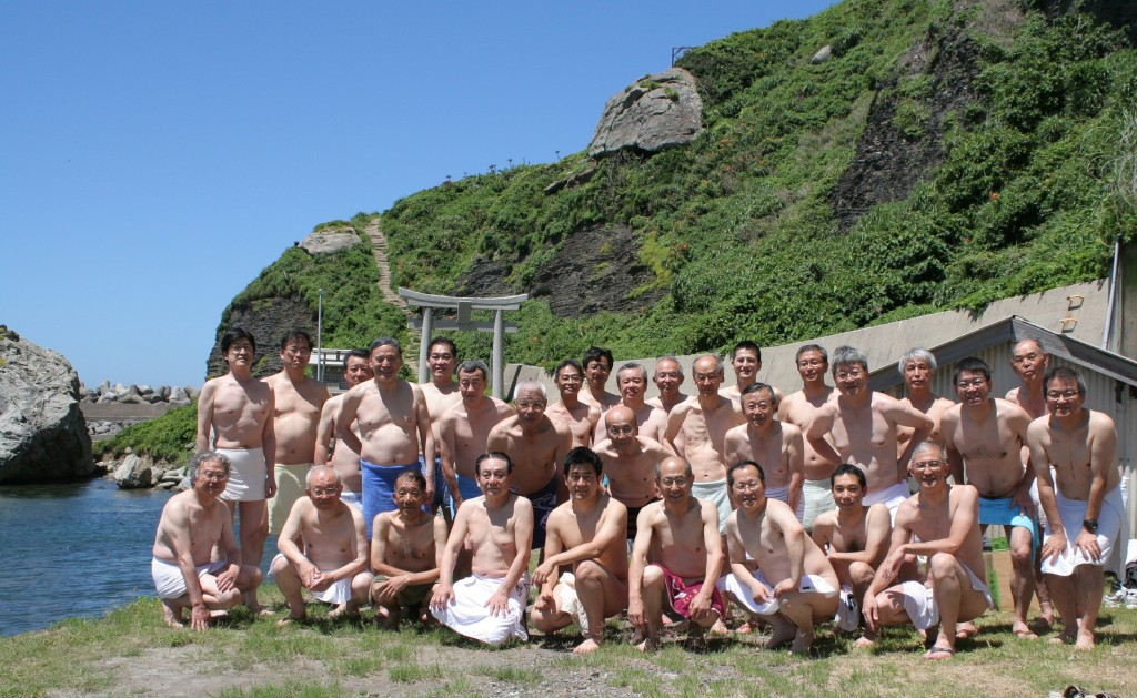 絶海の孤島・原始のまま眠る神の島「沖津宮」に参拝